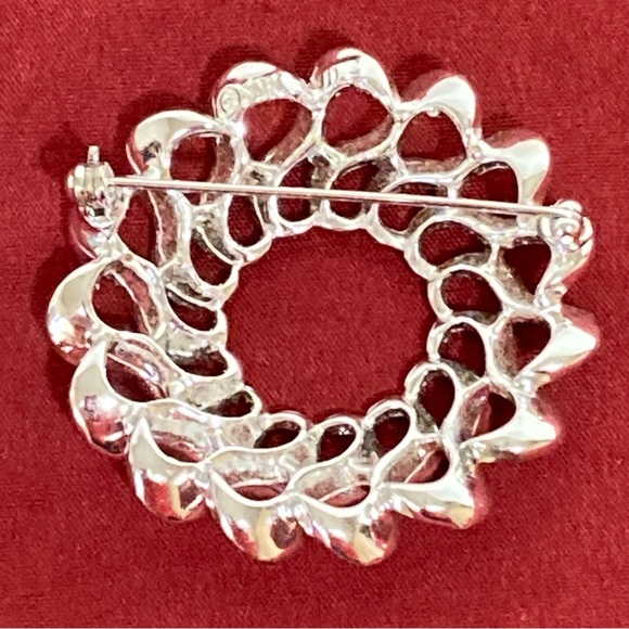 VINTAGE Silver tone brooch. - Picture 2 of 5